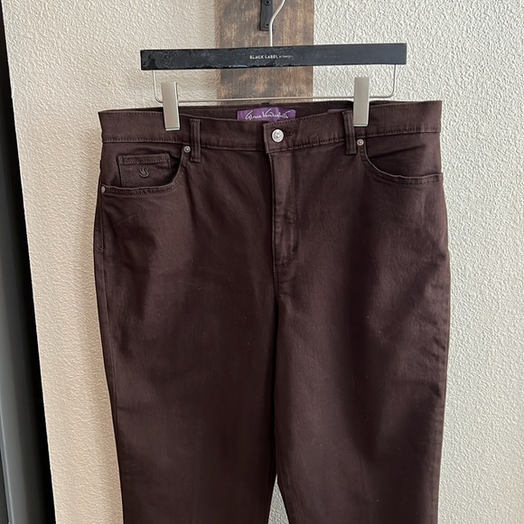 Gloria Vanderbilt Women's Amanda Classic Tapered Jean - Picture 5 of 12